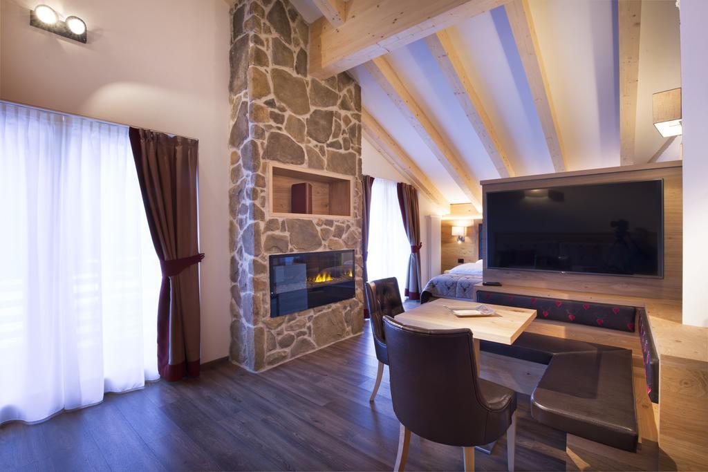 Chalet Marcora Campitello di Fassa Kamer foto