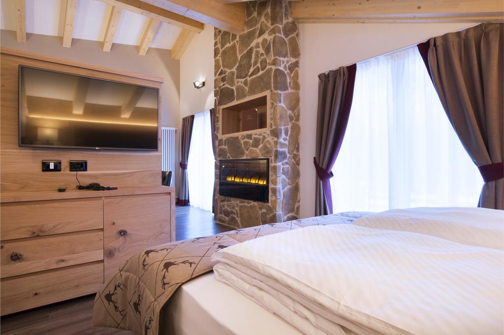 Chalet Marcora Campitello di Fassa Kamer foto