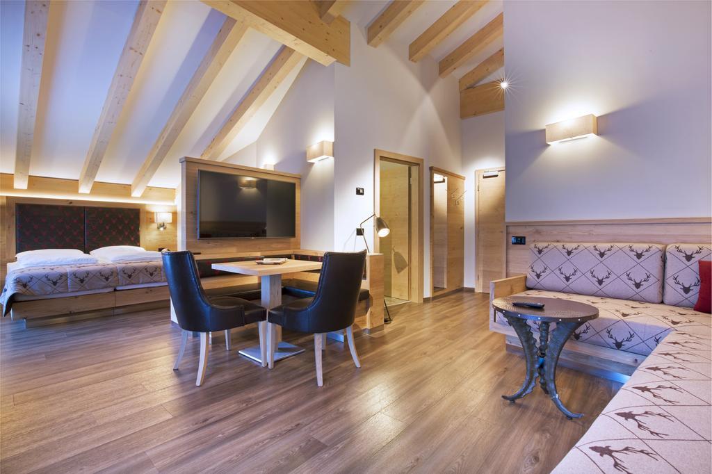 Chalet Marcora Campitello di Fassa Kamer foto