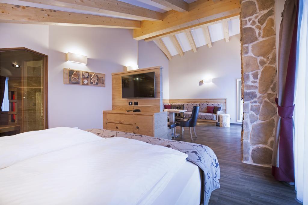 Chalet Marcora Campitello di Fassa Kamer foto