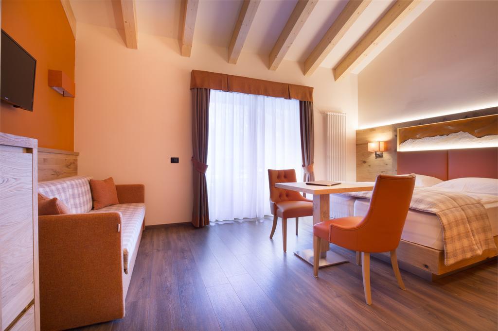 Chalet Marcora Campitello di Fassa Kamer foto