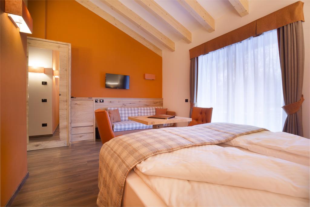 Chalet Marcora Campitello di Fassa Kamer foto