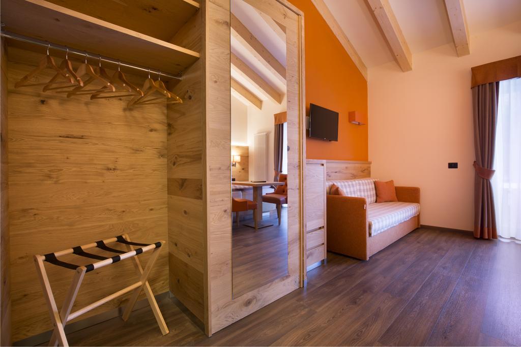 Chalet Marcora Campitello di Fassa Kamer foto