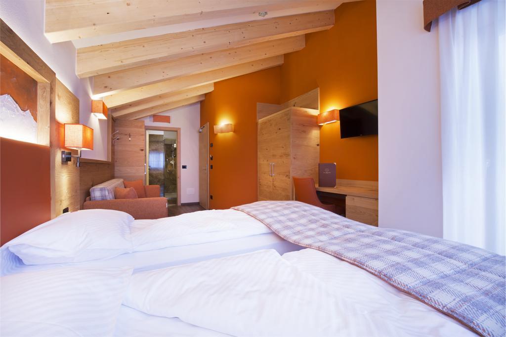 Chalet Marcora Campitello di Fassa Kamer foto