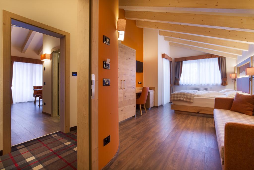 Chalet Marcora Campitello di Fassa Kamer foto